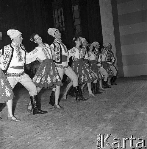 1968, Warszawa, Polska.
Dni Kultury Mołdawskiej Socjalistycznej Republiki Radzieckiej, występ taneczny.
Fot. Romuald Broniarek/KARTA