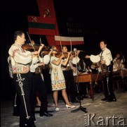 1968, Warszawa, Polska.
Dni Kultury Mołdawskiej Socjalistycznej Republiki Radzieckiej, występ zespołu muzycznego.
Fot. Romuald Broniarek/KARTA