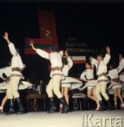 1968, Warszawa, Polska.
Dni Kultury Mołdawskiej Socjalistycznej Republiki Radzieckiej, występ tancerzy.
Fot. Romuald Broniarek/KARTA