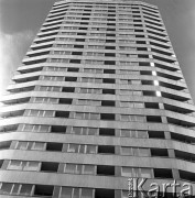 1968, Warszawa, Polska.
Wieżowiec wchodzący w skład Ściany Wschodniej ulicy Marszałkowskiej.
Fot. Romuald Broniarek/KARTA