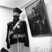 1968, Warszawa, Polska.
Muzeum Wojska Polskiego, ekspozycja dotycząca Legionów Polskich we Włoszech, mundur i portret gen. Jana Henryka Dąbrowskiego.
Fot. Romuald Broniarek/KARTA