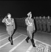 12.10.1968, Warszawa, Polska.
XXV-lecie Ludowego Wojska Polskiego, ślubowanie oficerów na Placu Zwycięstwa, z prawej gen. Wojciech Jaruzelski.
Fot. Romuald Broniarek/KARTA