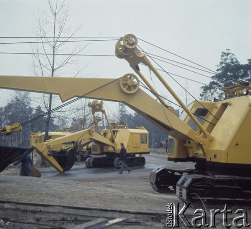 Listopad 1968, Stalowa Wola, Polska.
Koparki z Huty Stalowa Wola.
Fot. Romuald Broniarek/KARTA
