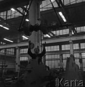 Listopad 1968, Stalowa Wola, Polska.
Produkcja koparek w Hucie Stalowa Wola.
Fot. Romuald Broniarek/KARTA
