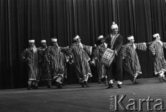 Grudzień 1968, Warszawa, Polska.
Występ ludowego zespołu arabskiego w Sali Kongresowej.
Fot. Romuald Broniarek/KARTA