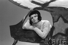 Maj 1969, Warszawa, Polska.
Telewizyjny koncert piosenki rosyjskiej i radzieckiej - nagrywanie programu w studio telewizyjnym, na zdjęciu Magda Umer.
Fot. Romuald Broniarek/KARTA