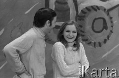 Maj 1969, Warszawa, Polska.
Telewizyjny koncert piosenki rosyjskiej i radzieckiej - nagrywanie programu w studio telewizyjnym, na zdjęciu Magda Umer i Bohdan Łazuka.
Fot. Romuald Broniarek/KARTA