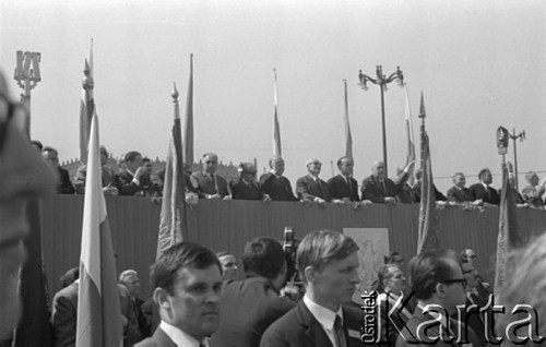 1.05.1969, Warszawa, Polska. 
Obchody święta 1 Maja, na trybunie stoją m.in.: Józef Cyrankiewicz, Józef Kępa, Władysław Gomułka i Marian Spychalski.
Fot. Romuald Broniarek/KARTA