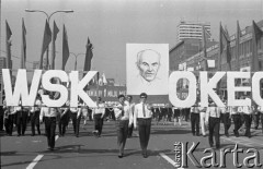 1.05.1969, Warszawa, Polska. 
Obchody święta 1 Maja, pracownicy WSK-Okęcie niosą portret Władysława Gomułki.
Fot. Romuald Broniarek/KARTA