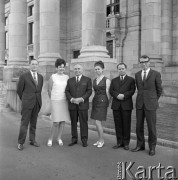 Maj 1969, Warszawa, Polska.
Nauczyciele z radzieckiej szkoły przy ul. Kieleckiej podczas spotkania w ambasadzie radzieckiej, drugi od lewej stoi ambasador ZSRR w Polsce Awierkij Aristow.
Fot. Romuald Broniarek/KARTA