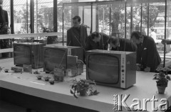 Czerwiec 1969, Poznań, Polska.
Międzynarodowe Targi Poznańskie, wystawa telewizorów.
Fot. Romuald Broniarek/KARTA
