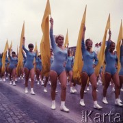 22.07.1969, Warszawa, Polska. 
Uroczyste obchody 25-lecia PRL, defilada sportowo-wojskowa - dziewczyny w strojach sportowych z zabłoconymi żółtymi flagami.
Fot. Romuald Broniarek/KARTA