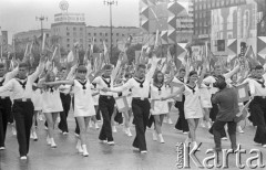 22.07.1969, Warszawa, Polska. 
Uroczyste obchody 25-lecia PRL, grupa młodzieży w marynarskich ubraniach.
Fot. Romuald Broniarek/KARTA