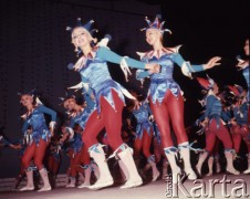 Październik 1969, Warszawa, Polska.
Występ leningradzkiego Music Hall’u - tancerki na scenie.
Fot. Romuald Broniarek/KARTA