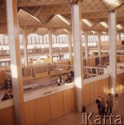 1969, Warszawa Okęcie, Polska.
Hala przylotów na dworcu lotniczym Okęcie.
Fot. Romuald Broniarek/KARTA