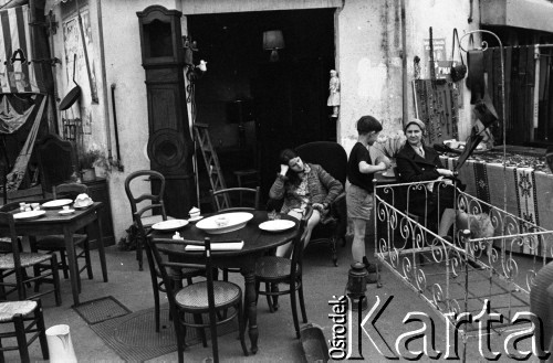 1970, Paryż, Francja.
Pchli targ.
Fot. Romuald Broniarek, zbiory Ośrodka KARTA