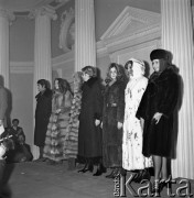 1970, Polska.
Pokaz ubrań Domu Mody Ambasador.
Fot. Romuald Broniarek, zbiory Ośrodka KARTA