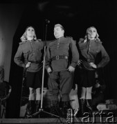 Wrzesień 1970, Kodeń, Polska.
Uroczyste otwarcie Szkoły Podstawowej im. Polsko-Radzieckiego Braterstwa Broni.
Fot. Romuald Broniarek, zbiory Ośrodka KARTA