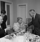 1970, Warszawa, Polska.
Spotkanie w Ambasadzie ZSRR. Ambasador Awierkij Aristow (z prawej).
Fot. Romuald Broniarek, zbiory Ośrodka KARTA