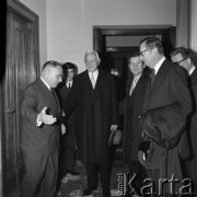 1970, Warszawa, Polska.
Spotkanie w Ambasadzie ZSRR. Ambasador Awierkij Aristow (z lewej).
Fot. Romuald Broniarek, zbiory Ośrodka KARTA