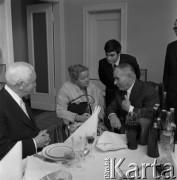 1970, Warszawa, Polska.
Spotkanie w Ambasadzie ZSRR. Ambasador Awierkij Aristow (pierwszy z prawej).
Fot. Romuald Broniarek, zbiory Ośrodka KARTA