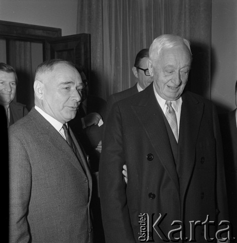 1970, Warszawa, Polska.
Spotkanie w Ambasadzie ZSRR. Ambasador Awierkij Aristow (z lewej).
Fot. Romuald Broniarek, zbiory Ośrodka KARTA