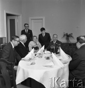 1970, Warszawa, Polska.
Spotkanie w Ambasadzie ZSRR. Ambasador Awierkij Aristow (drugi z prawej).
Fot. Romuald Broniarek, zbiory Ośrodka KARTA
