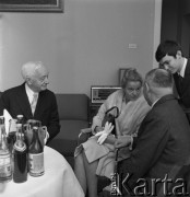 1970, Warszawa, Polska.
Spotkanie w Ambasadzie ZSRR. Ambasador Awierkij Aristow (z prawej).
Fot. Romuald Broniarek, zbiory Ośrodka KARTA