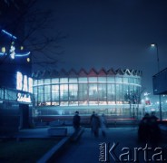 1971, Warszawa, Polska.
Rotunda PKO na ulicy Marszałkowskiej.
Fot. Romuald Broniarek, zbiory Ośrodka KARTA