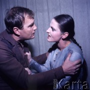 1971, Warszawa, Polska.
Ewa Skarżanka i  Mieczysław Kalenik - aktorzy grający w 
spektaklu „Na dnie