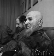 1971, Warszawa, Polska.
Kazimierz Opaliński i Lech Ordon (z tyłu) - aktorzy grający w spektaklu „Na dnie