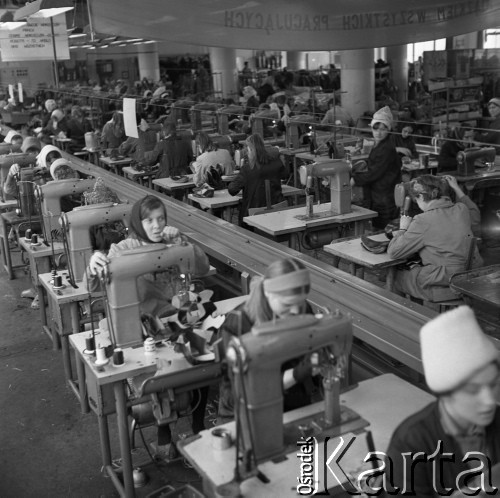 1971, Nowy Targ, Polska.
Nowotarskie Zakłady Przemysłu Skórzanego „PODHALE
