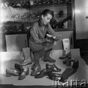 1971, Nowy Targ, Polska.
Nowotarskie Zakłady Przemysłu Skórzanego „PODHALE