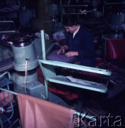 1971, Nowy Targ, Polska.
Nowotarskie Zakłady Przemysłu Skórzanego „PODHALE