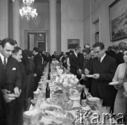1971, Warszawa, Polska.
Przyjęcie pożegnalne ambasadora Awierkija Aristowa w Ambasadzie ZSRR.
Fot. Romuald Broniarek, zbiory Ośrodka KARTA