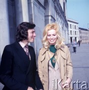 31.03.1971-1.04.1971, Warszawa, Polska.
Czeski piosenkarz Karel Gott na placu Zwycięstwa.
Fot. Romuald Broniarek, zbiory Ośrodka KARTA