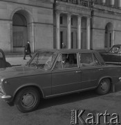 31.03.1971-1.04.1971, Warszawa, Polska.
Czeski piosenkarz Karel Gott (na tylnym siedzeniu)
Fot. Romuald Broniarek, zbiory Ośrodka KARTA
