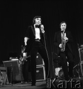 31.03.1971-1.04.1971, Warszawa, Polska.
Czeski piosenkarz Karel Gott podczas występu w Sali Kongresowej.
Fot. Romuald Broniarek, zbiory Ośrodka KARTA