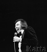 31.03.1971-1.04.1971, Warszawa, Polska.
Czeski piosenkarz Karel Gott podczas występu w Sali Kongresowej.
Fot. Romuald Broniarek, zbiory Ośrodka KARTA