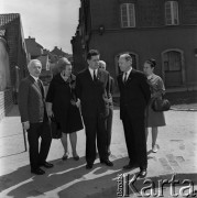 1971, Warszawa, Polska.
Aleksiej Szitikow - przewodniczący Centralnego Zarządu Towarzystwa Przyjaźni Polsko-Radzieckiej - na Starym Mieście.
Fot. Romuald Broniarek, zbiory Ośrodka KARTA