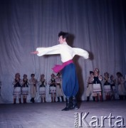 1971, Warszawa, Polska.
Choreograficzny Koncertowy Zespół ZSRR Igora Moisiejewa podczas występu w Pałacu Kultury i Nauki.
Fot. Romuald Broniarek, zbiory Ośrodka KARTA