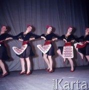 1971, Warszawa, Polska.
Choreograficzny Koncertowy Zespół ZSRR Igora Moisiejewa podczas występu w Pałacu Kultury i Nauki.
Fot. Romuald Broniarek, zbiory Ośrodka KARTA