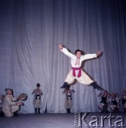 1971, Warszawa, Polska.
Choreograficzny Koncertowy Zespół ZSRR Igora Moisiejewa podczas występu w Pałacu Kultury i Nauki.
Fot. Romuald Broniarek, zbiory Ośrodka KARTA