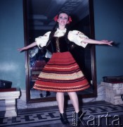 1971, Warszawa, Polska.
Tancerka Choreograficznego Koncertowego Zespołu ZSRR Igora Moisiejewa w Pałacu Kultury i Nauki.
Fot. Romuald Broniarek, zbiory Ośrodka KARTA