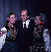 1971, Warszawa, Polska.
Choreograficzny Koncertowy Zespół ZSRR Igora Moisiejewa w Pałacu Kultury i Nauki. Igor Moisiejew (w środku).
Fot. Romuald Broniarek, zbiory Ośrodka KARTA