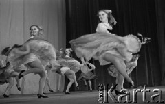 1971, Warszawa, Polska.
Tancerka Choreograficznego Koncertowego Zespołu ZSRR Igora Moisiejewa w Pałacu Kultury i Nauki.
Fot. Romuald Broniarek, zbiory Ośrodka KARTA