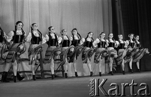 1971, Warszawa, Polska.
Tancerka Choreograficznego Koncertowego Zespołu ZSRR Igora Moisiejewa w Pałacu Kultury i Nauki.
Fot. Romuald Broniarek, zbiory Ośrodka KARTA