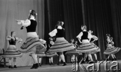 1971, Warszawa, Polska.
Tancerka Choreograficznego Koncertowego Zespołu ZSRR Igora Moisiejewa w Pałacu Kultury i Nauki.
Fot. Romuald Broniarek, zbiory Ośrodka KARTA