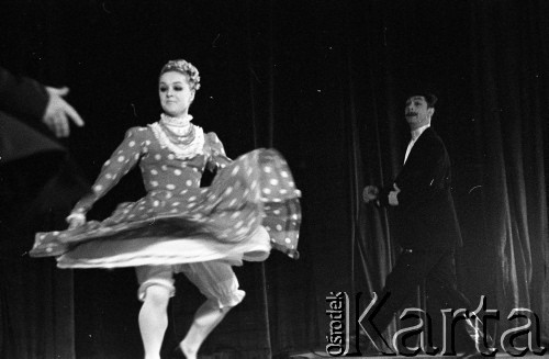 1971, Warszawa, Polska.
Tancerka Choreograficznego Koncertowego Zespołu ZSRR Igora Moisiejewa w Pałacu Kultury i Nauki.
Fot. Romuald Broniarek, zbiory Ośrodka KARTA