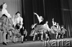 1971, Warszawa, Polska.
Tancerka Choreograficznego Koncertowego Zespołu ZSRR Igora Moisiejewa w Pałacu Kultury i Nauki.
Fot. Romuald Broniarek, zbiory Ośrodka KARTA